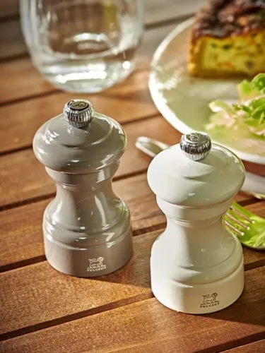 Miniatura 7 de Peugeot Bistro Molinillo de sal, molinillo manual ajustable de 4 pulgadas, acero inoxidable y diseño de madera de haya, sostenible y elegante