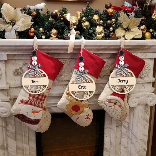 Miniatura 4 de Vellibring 18 piezas etiquetas de nombre de Navidad con cuentas de madera de copo de nieve y muñeco de nieve, lazos a cuadros de búfalo etiquetas