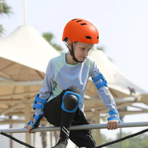 Miniatura 2 de Casco para bicicleta y patineta, ajustable y multideporte para patines y scooter, 3 tallas para adultos, jóvenes, niños y bebés Naranja