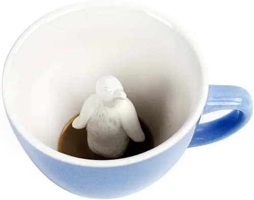 Creature Cups - Taza de cerámica de pingüino – Taza de café azul hielo de 11 oz con pingüino 3D oculto en el interior – Regalo único para amantes