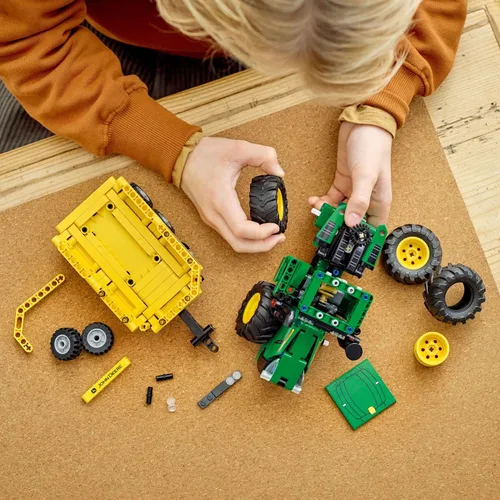 Miniatura 3 de LEGO Technic John Deere 9620R 4WD Tractor Toy 42136 Juguete de construcción – Modelo coleccionable con remolque, con detalles realistas, juguete