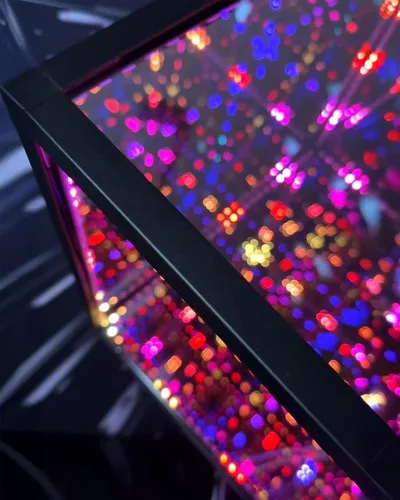 Miniatura 9 de La Compañía de Iluminación Hyperspace HyperCube Infinity Cube LED Light - Lámpara de Escritorio de Mesa Reactiva al Sonido de 10 Pulgadas - Lámpara