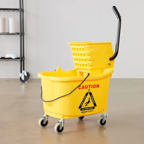 Miniatura 7 de Amazon Basics - Conjunto de cubo con escurridor de prensa lateral comercial para limpieza de pisos rectangular con ruedas (35 cuartos de galón)