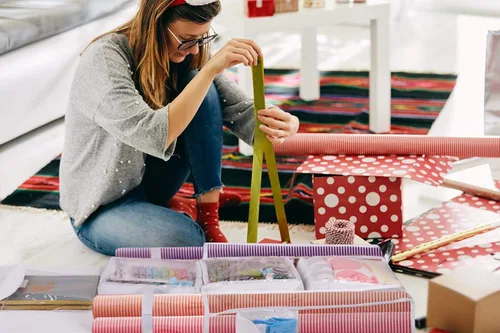 Miniatura 2 de Organizador de bolsas de papel de regalo colgante, doble cara para colgar puerta y armario, cinta de almacenamiento versátil, lazos para juguetes