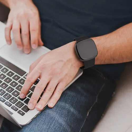 Miniatura 7 de Paquete de 3 bandas de silicona para Fitbit Sense bandas Fitbit Versa 3 bandas para mujeres y hombres, correas deportivas suaves clásicas