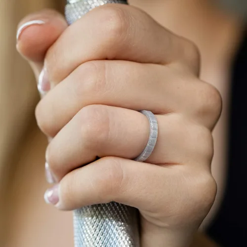 Miniatura 4 de ROQ - Anillo de boda de silicona para mujer, fino, apilable, para bodas, paquetes de 1, 8 y 4