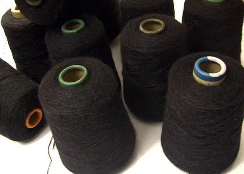 Miniatura 3 de Paquete 4: 100% fibra Royal Super Baby Alpaca (19.0 a 19.5 micras), 4 conos de hilo de alpaca, hilo de punto mezclado 2/28 nm, 8.8 lbs, beige