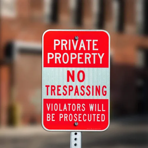 Miniatura 5 de Paquete de 2 señales de propiedad privada sin paso, violadores serán procesados, láminas reflectantes de grado ingeniero de 18 x 12 pulgadas