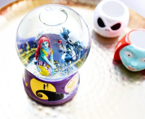 Miniatura 5 de Disney The Nightmare Before Christmas Jack & Sally - Globo de nieve iluminado con purpurina giratoria, precioso recuerdo, regalos y coleccionables