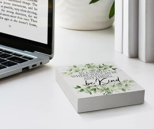 Miniatura 3 de Letrero de madera con texto en inglés «In a World Where You Can Ba Anything Be Kind», decoración de escritorio con cita rústica de bondad, Multi1