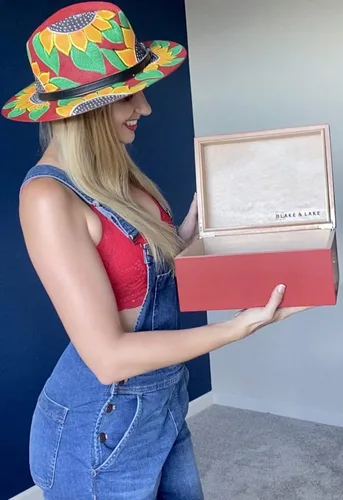 Miniatura 8 de Blake & Lake Caja de Madera para Recuerdos con Tapa - Caja de Almacenamiento de Madera con Tapa con Bisagras - Caja del Tesoro Roja para el Hogar