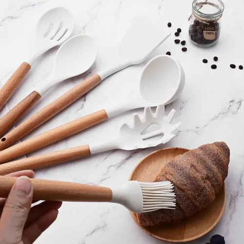 Miniatura 5 de 1 cucharón de sopa de silicona blanca con mango de madera, utensilios de cocina resistentes al calor, cuchara grande antiadherente para servir 1