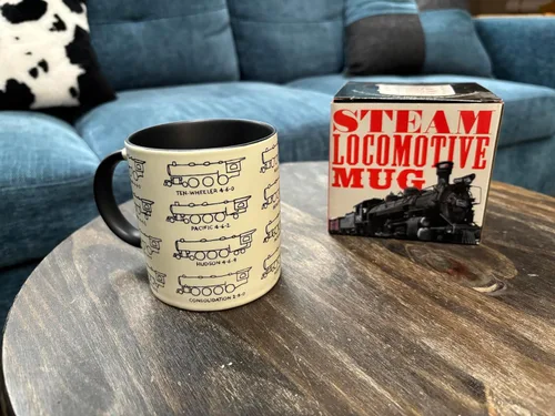 Miniatura 3 de The Unemployed Philosophers Guild Taza de café de locomotora de vapor, perfecta para los amantes de los trenes, viene en una divertida caja
