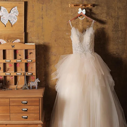 Miniatura 2 de Colgador de vestido de novia para novia, regalo de boda, percha de madera marrón con perlas y lazo para vestidos de novia, regalo de despedida