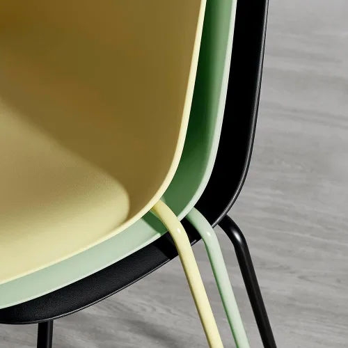 Miniatura 7 de Juego de 4 sillas de comedor negras, sillas de cocina apilables de plástico, silla clásica para interiores y exteriores con patas de metal