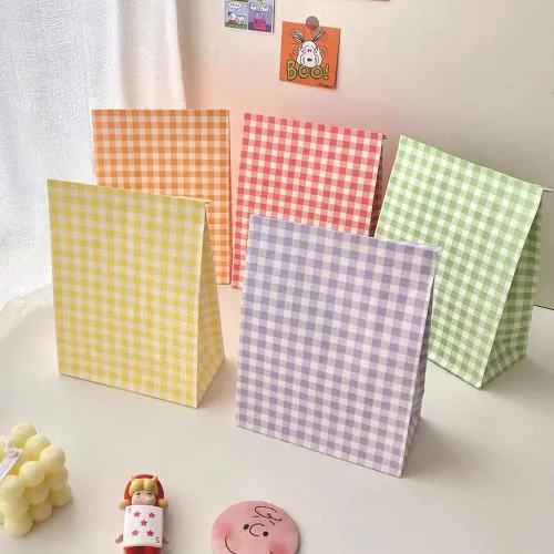 Miniatura 4 de 25 bolsas de regalo de fiesta, coloridas bolsas de papel de arcoíris, bolsas de regalo a cuadros, bolsas de regalo con calcomanías para fiesta