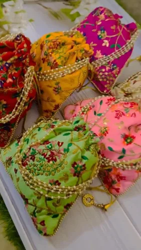 Miniatura 7 de Bolsa de seda bordada para mujer, diseño Potli, bolso de mano para mujer