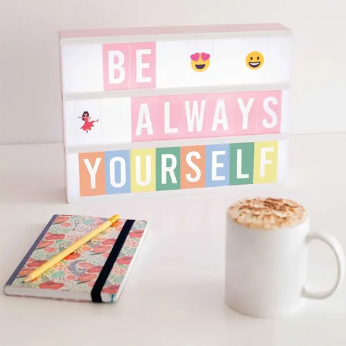 Miniatura 6 de BONNYCO Caja de luz rosa estilo cinematográfico con 400 letras, emojis, 2 marcadores. Caja de luz LED para decoración de hogar y oficina, cartel