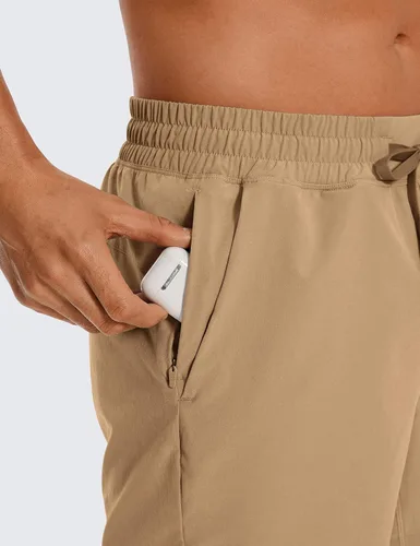 Miniatura 3 de CRZ YOGA Pantalones cortos de entrenamiento sin forro para hombre, ligeros, de secado rápido, para correr, deportes, gimnasio, con bolsillos