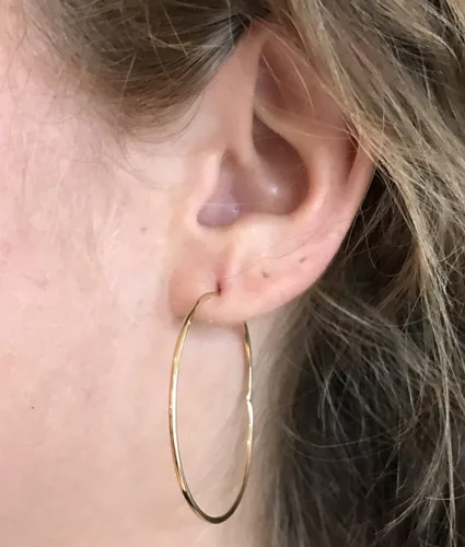 Miniatura 5 de Aretes de aro infinito de oro de 14k, tubo de 1,25 mm de grosor