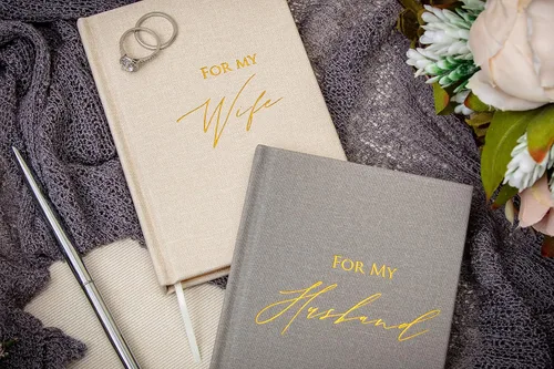 Miniatura 4 de MUUJEE Libros de Votos de Tapa Dura (Juego de 2) – Libros de Discursos de Ceremonia de Boda con Relieve de Papel Metalizado para Renovación