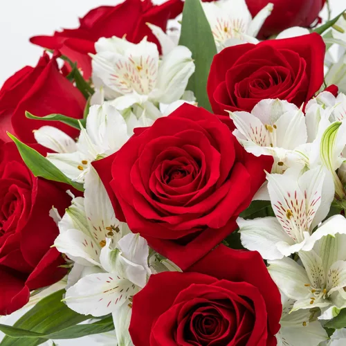 Miniatura 3 de Benchmark Bouquets - Rosas clásicas y alstroemeria (jarrón de cristal incluido) - Flores frescas para entrega al día siguiente - Regalo