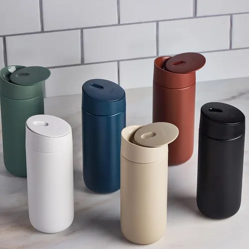 Miniatura 7 de Fellow Taza de viaje Carter Slide de 16 onzas, tapa deslizante con una sola mano, vaso de acero inoxidable aislado al vacío con interior de cerámica