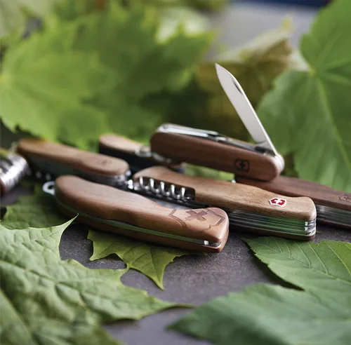 Miniatura 7 de Victorinox Nail Clip 580 Wood Swiss Army – Cuchillo de bolsillo pequeño con cortaúñas