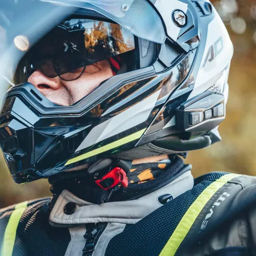 Miniatura 7 de Interphone Cellularline, Intercomunicador para motocicleta con Bluetooth y comunicación de malla, modelo U-Com 16, hasta 4 motores, distancia 1.0