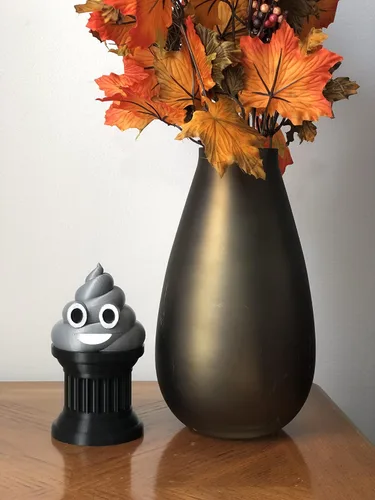 Miniatura 6 de Znet3D Poop Emoji Trophy – 6 pulgadas de alto sobre un pilar negro pintados ojos y boca – Premio y regalo perfecto – Hecho a mano con fabricación