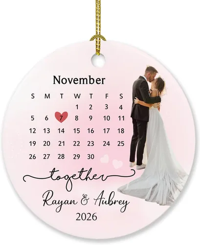 Miniatura 10 de Foto personalizada, adorno de matrimonio de nuestra primera Navidad 2023, regalo para novio, novia, señor y señora, foto y calendario, adorno