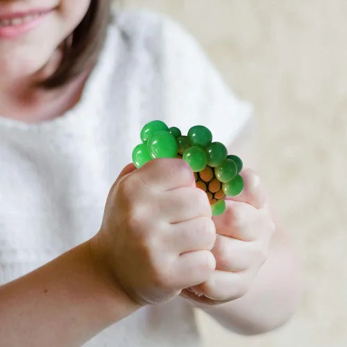 Miniatura 4 de ArtCreativity Pelotas antiestrés de malla de 1.75 pulgadas para niños, paquete de 24, juguetes para apretar en varios colores para aliviar
