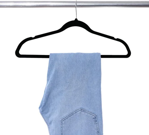 Miniatura 7 de Paquete de 10 perchas con revestimiento de goma antideslizante, ahorro de espacio, duraderas, suaves, para ropa, perchas negras para armario, Negro