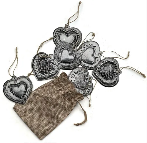 Juego de 7 corazones sagrados, colección de corazones de metal de bronce plateado, hechos a mano en Haití, adornos decorativos para colgar, 2.5 x