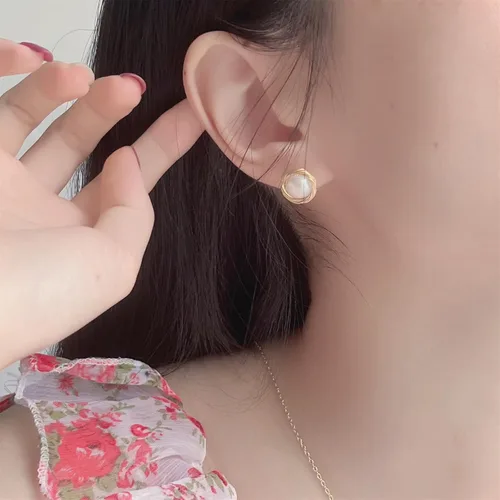 Miniatura 4 de Aretes de perlas para mujer, perlas redondas blancas, aretes de oro envueltos de alambre, joyería hecha a mano para mamá, amante y ella