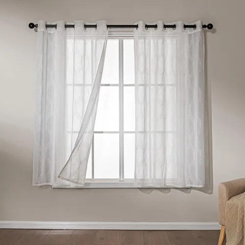Amazon Basics Juego de 2 cortinas traslúcidas bordadas, cortinas huecas filtrantes de luz para sala de estar y dormitorio, 42 pulgadas de ancho x 63