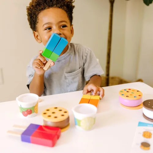 Miniatura 8 de Melissa & Doug Juego de helado de madera Frozen Treats (24 piezas) – Comida de juego y accesorios para niños pequeños y niños mayores de 3 años