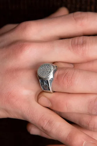 Miniatura 7 de Anillo de protección de demonio con cruz de exorcismo de San Benito, anillo de amuleto de plata, regalo para hombres, graduación universitaria