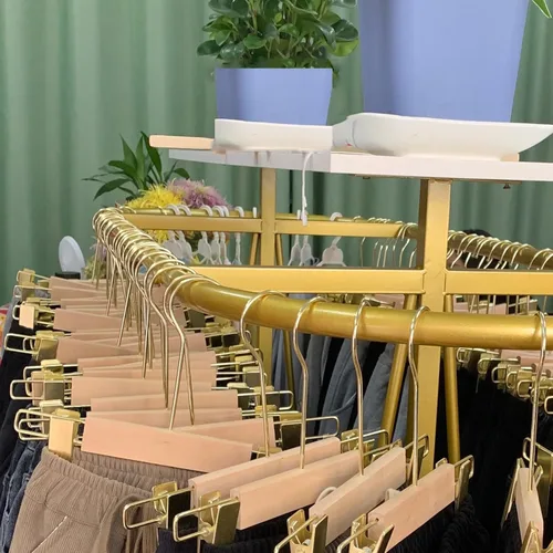Miniatura 7 de Perchero redondo para ropa de pie comercial, estante para colgar ropa de hierro ovalado, para colgar ropa de dormitorio, exhibición de boutiques