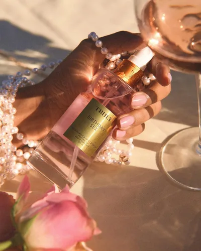 Miniatura 6 de Truly Perfume Body Mist Bruma refrescante con fragancia de larga duración para una piel suave, tersa y perfumada
