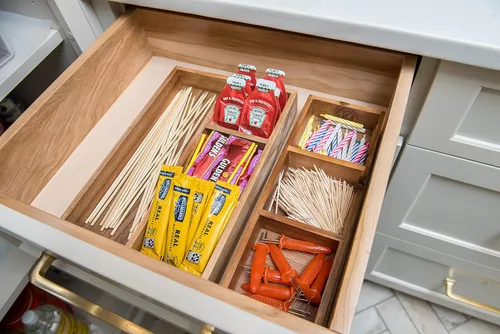 Miniatura 5 de Lipper International Bandeja organizadora de cajones y escritorio de madera de acacia para suministros de oficina o artículos del hogar y cocina, 3