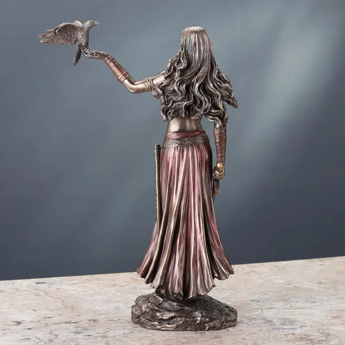 Miniatura 3 de Veronese Design 10 1/4 pulgadas Diosa celta Morrigan con cuervo y espada Estatua de resina acabado en bronce