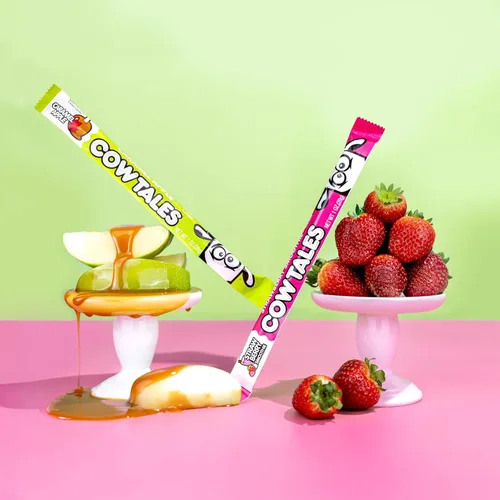 Miniatura 5 de Goetze's Candy Sweet Shoppe - Mezcla de cuentos de vaca, recipiente de 36 unidades de 2.25 libras Batido de fresa y manzana de caramelo