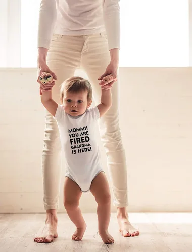 Miniatura 15 de CBTwear Mommy You Are Fired, Grandma Is Here - Ropa de bebé - Divertido traje de bebé para recién nacido para niños y niñas