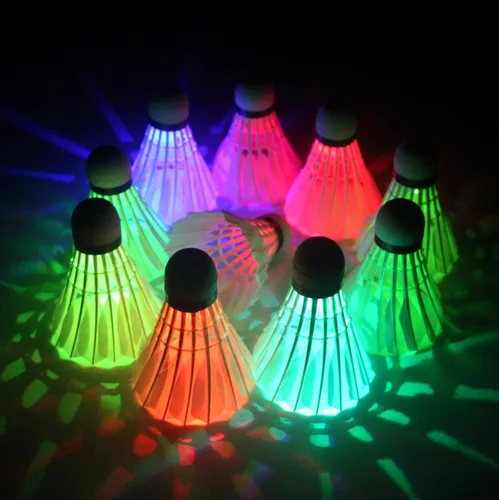 Miniatura 8 de LED de bádminton Birdies, LED colorido volante oscuro noche ganso pluma resplandor pájaros iluminación interior actividades deportivas al aire libre