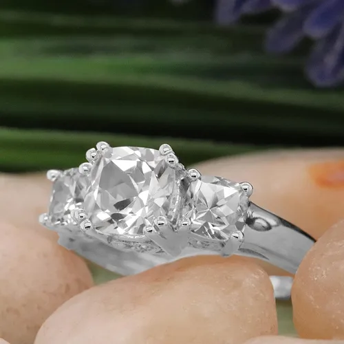 Miniatura 14 de Dazzlingrock Collection Anillo de boda de 3 piedras preciosas creadas en el centro de cojín de 0.04 quilates y diamante blanco natural redondo