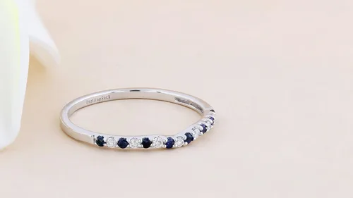 Miniatura 4 de Dazzlingrock Collection Alianza de boda redonda alternativa de zafiro azul y diamante blanco para mujer (0.10 qtw, color I-J, claridad I1-I3) en oro