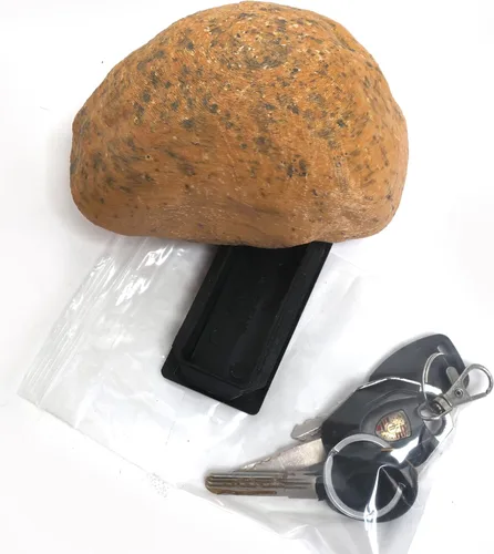 Miniatura 10 de Ocultador de llaves de repuesto – Oculta fácilmente una llave en el exterior con este diseño de piedra de aspecto real, perfecto como ocultador