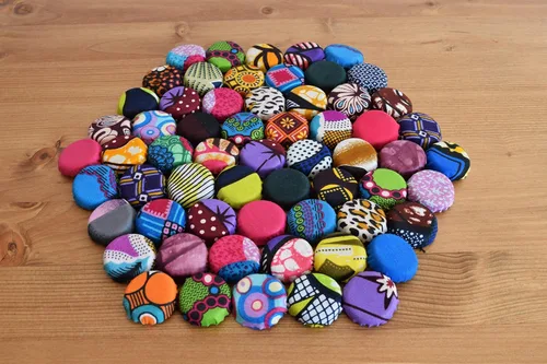 TEMBO AFRICA - Salvamanteles hechos a mano con tapas de botellas recicladas de 10 pulgadas, tamaño grande, multicolor Handmade From Africa