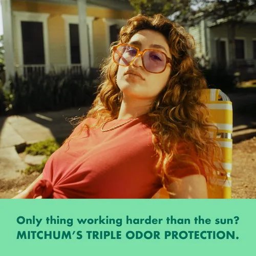 Miniatura 3 de Mitchum Gel antitranspirante y desodorante para mujer con triple protección contra olores, polvo fresco, protección 48 horas, 2.25 onzas